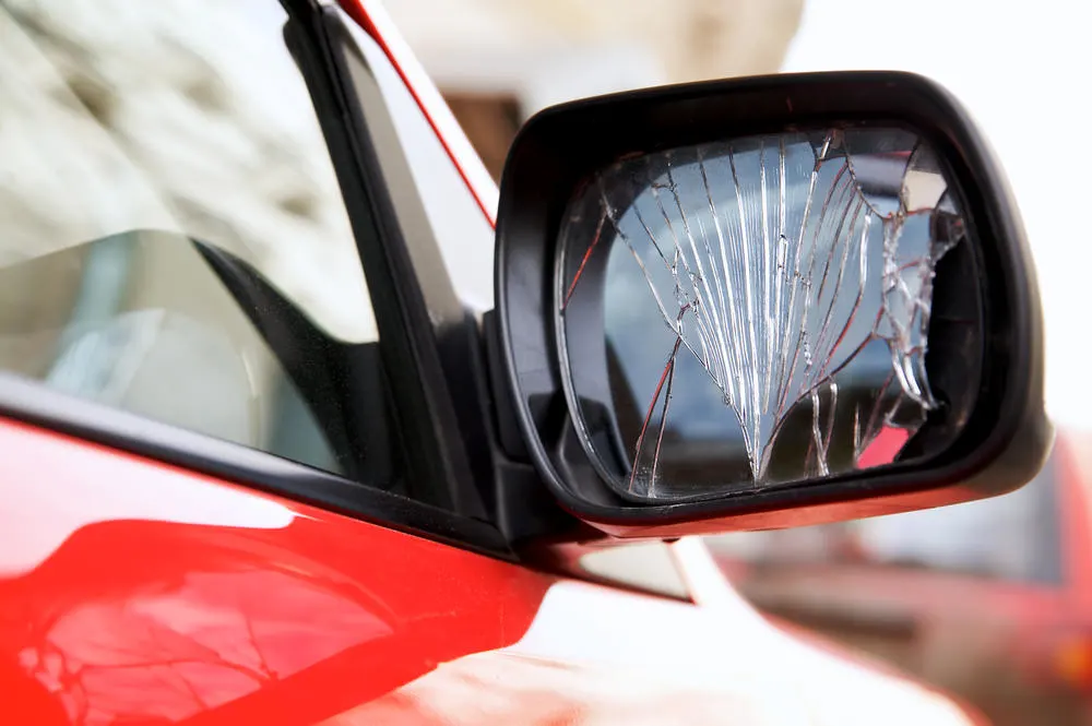 Why Is it Important to Replace Broken or Damaged Car Mirrors